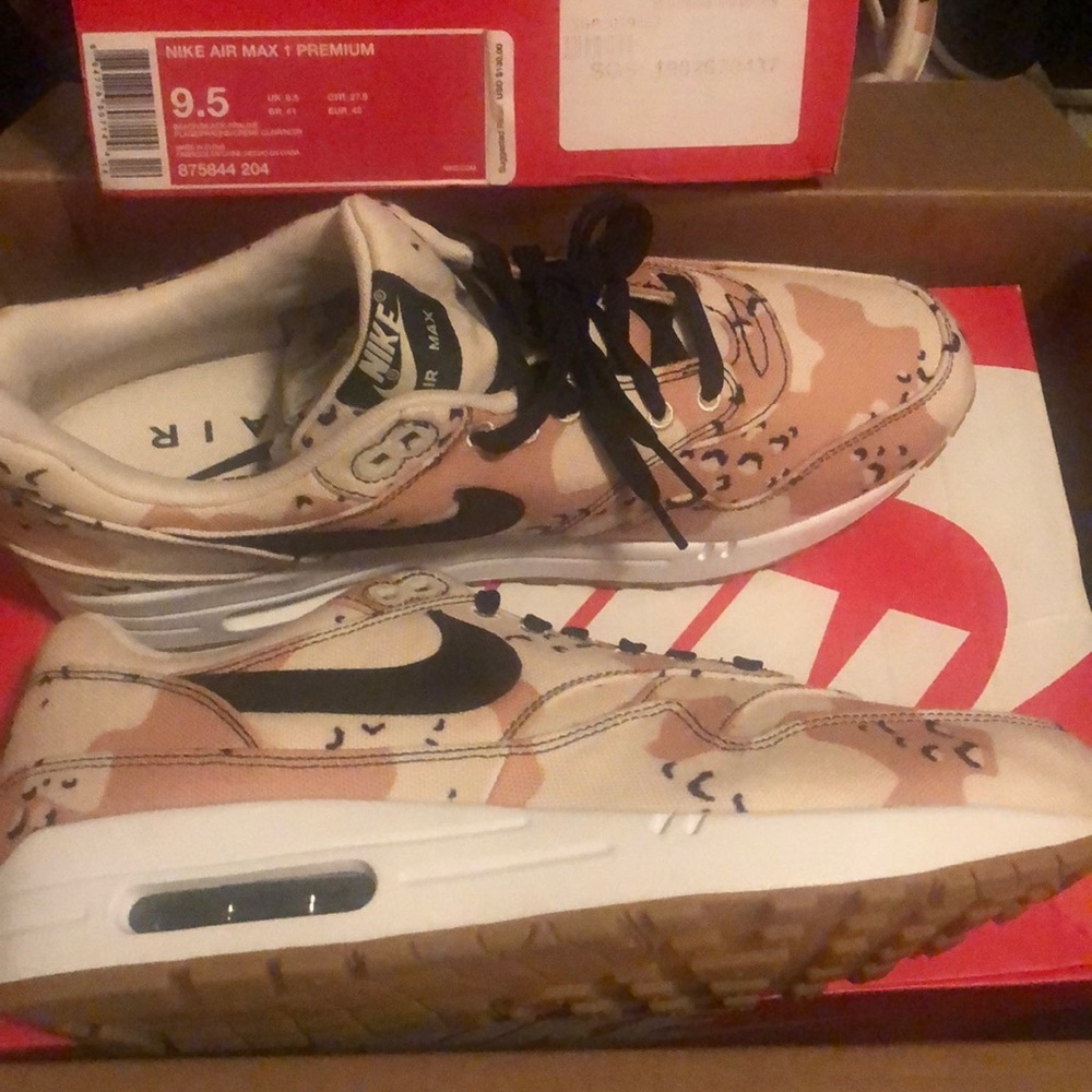 Men Tennis shoes